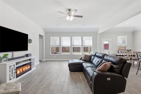 $440,000 | 6025 Kansas Trail, Midlothian, TX 76065