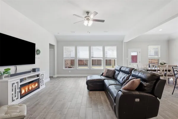 $434,999 | 6025 Kansas Trail, Midlothian, TX 76065