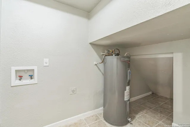 $1,000 | 7583 Windsor Oaks, San Antonio, TX 78239