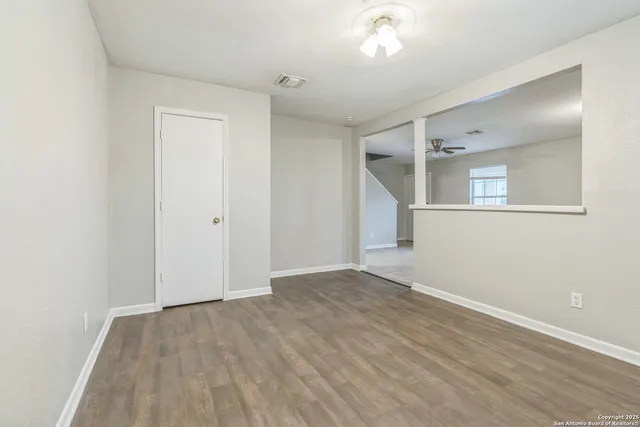 $1,000 | 7583 Windsor Oaks, San Antonio, TX 78239