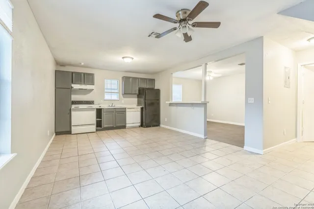 $1,000 | 7583 Windsor Oaks, San Antonio, TX 78239