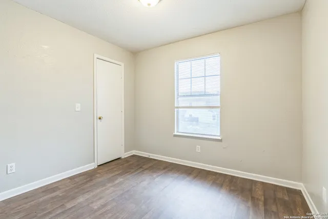 $1,000 | 7583 Windsor Oaks, San Antonio, TX 78239