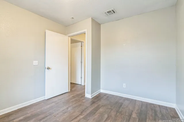 $1,000 | 7583 Windsor Oaks, San Antonio, TX 78239