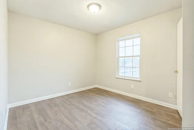 $1,000 | 7583 Windsor Oaks, San Antonio, TX 78239