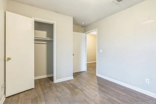 $1,000 | 7583 Windsor Oaks, San Antonio, TX 78239