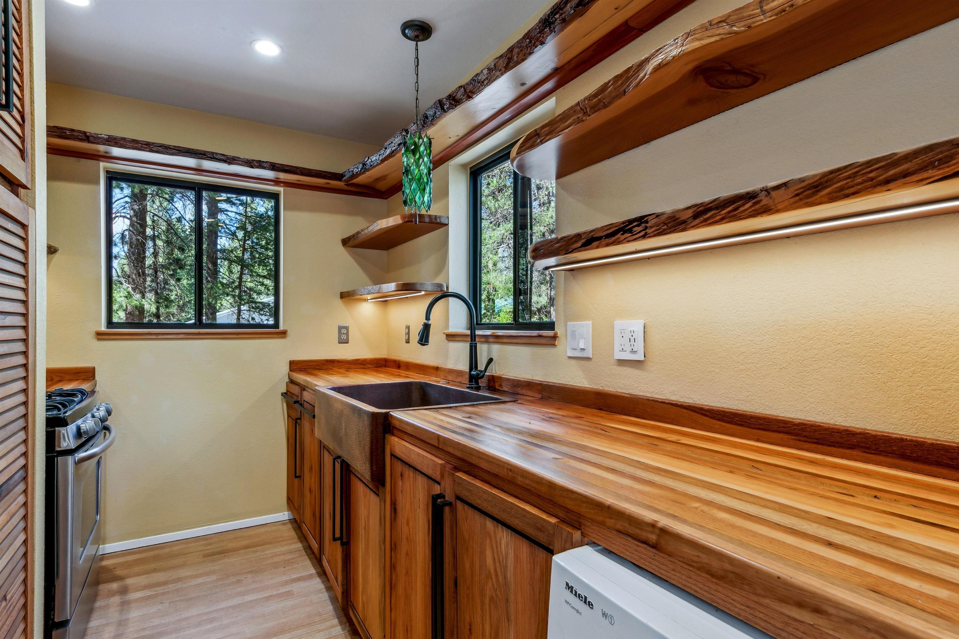 10494 Iris Road Truckee, CA 96161 - Photo 14 of 28 Gallery Image 14