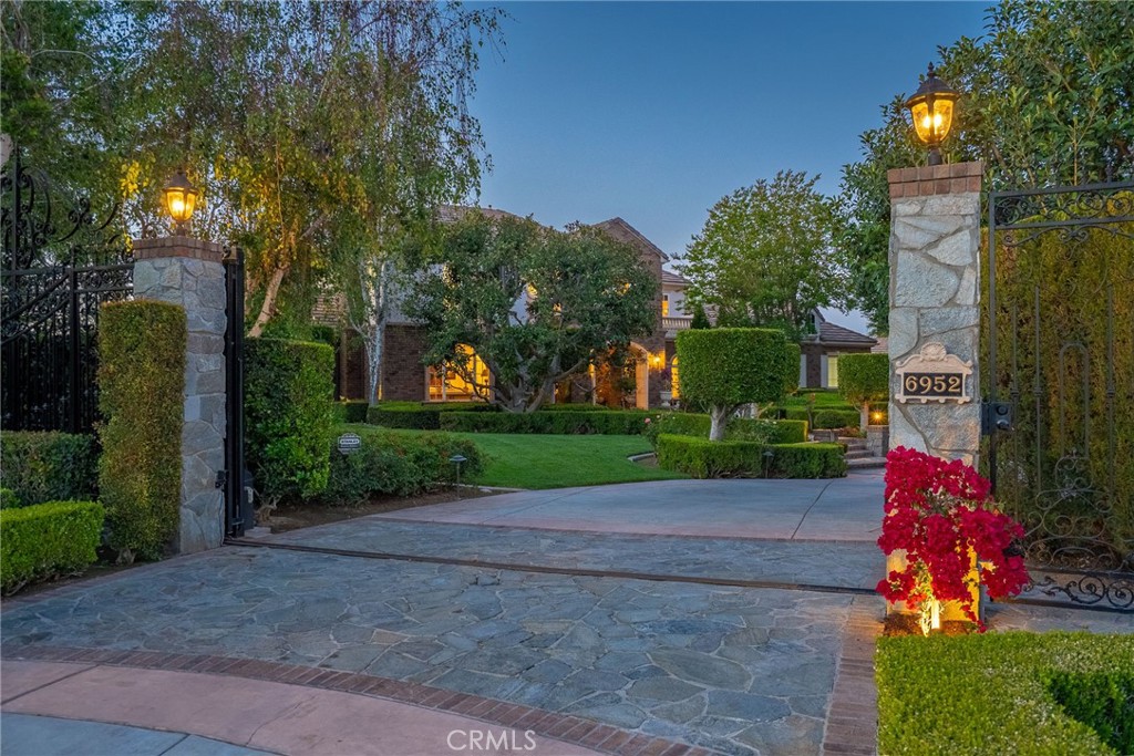 6952 Royal Hunt Ridge Drive Riverside, CA 92506 - Photo 3 of 75