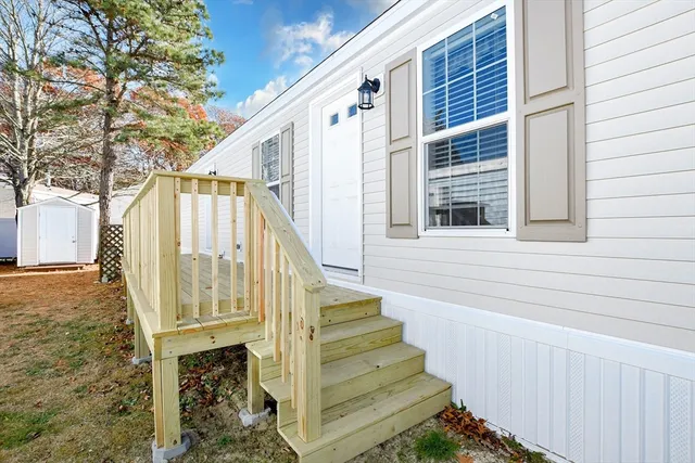 a view of entryway with wooden floor and fence