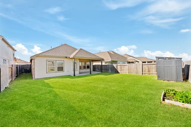a view of a yard in front of house