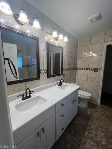 $2,200 | 2707 Blockhouse Court, Jamestown, NC 27282