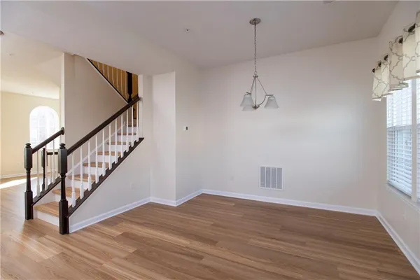 $2,850 | 1719 St Johns Lane, Sewickley, PA 15143