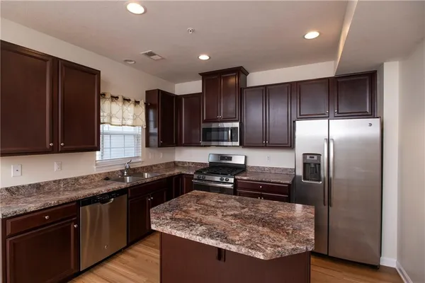 $2,850 | 1719 St Johns Lane, Sewickley, PA 15143