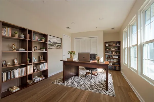 $2,850 | 1719 St Johns Lane, Sewickley, PA 15143