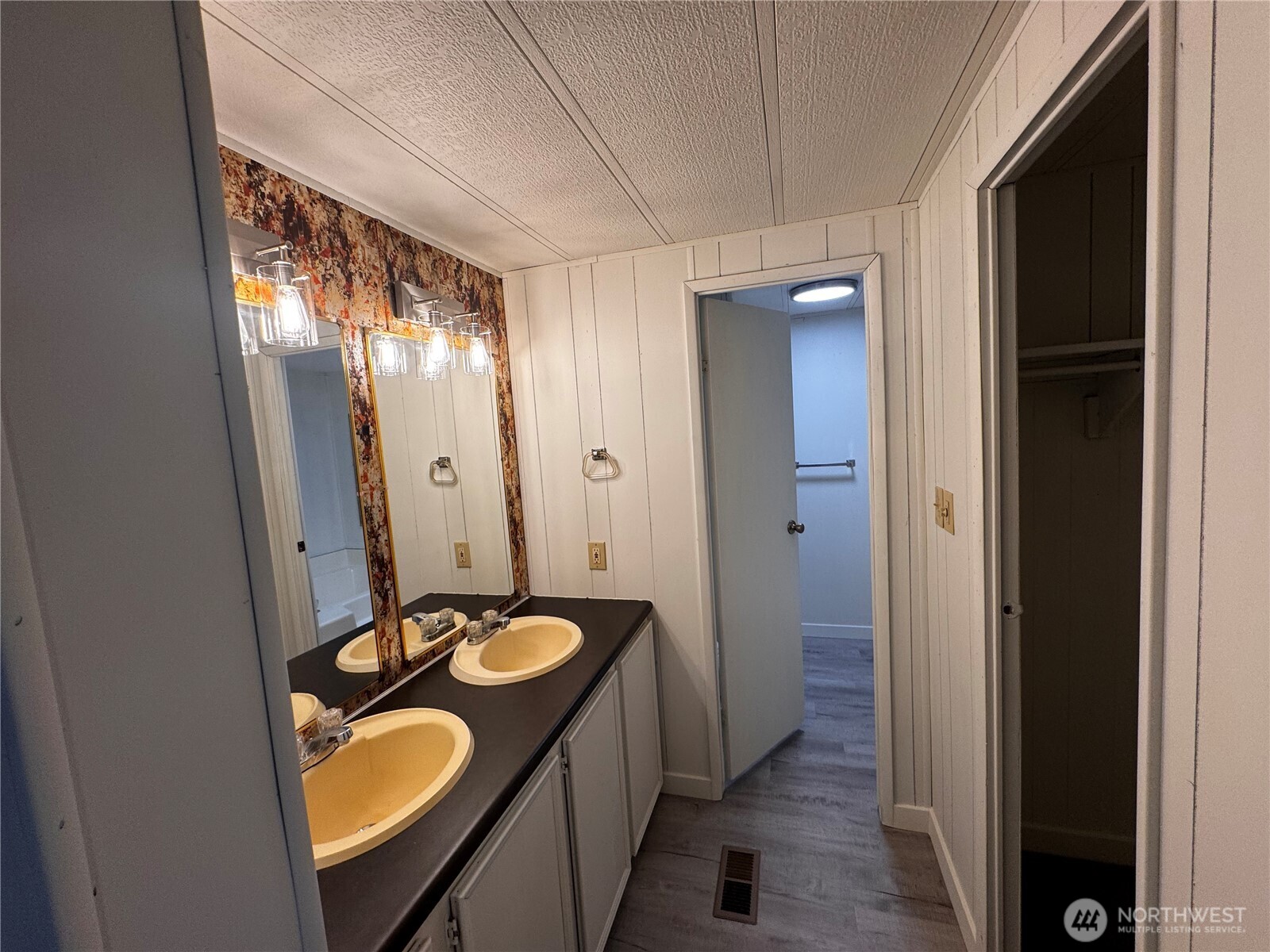 815 124th Street Southwest, Unit 1 Everett, WA 98204 - Photo 14 of 32