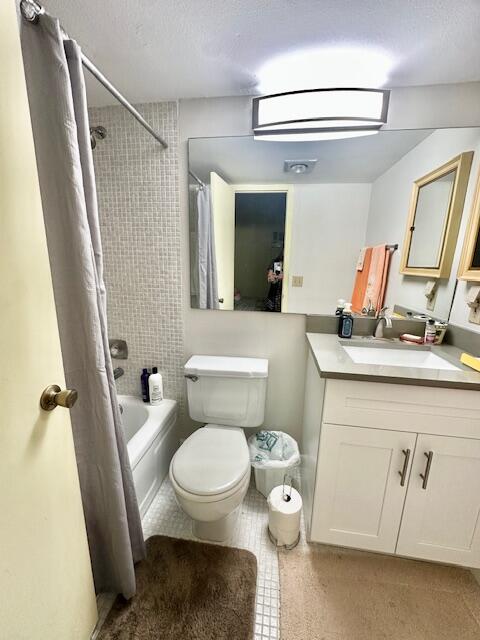 65 Suffolk B Boca Raton, FL 33434 - Photo 9 of 35 Master Bathroom