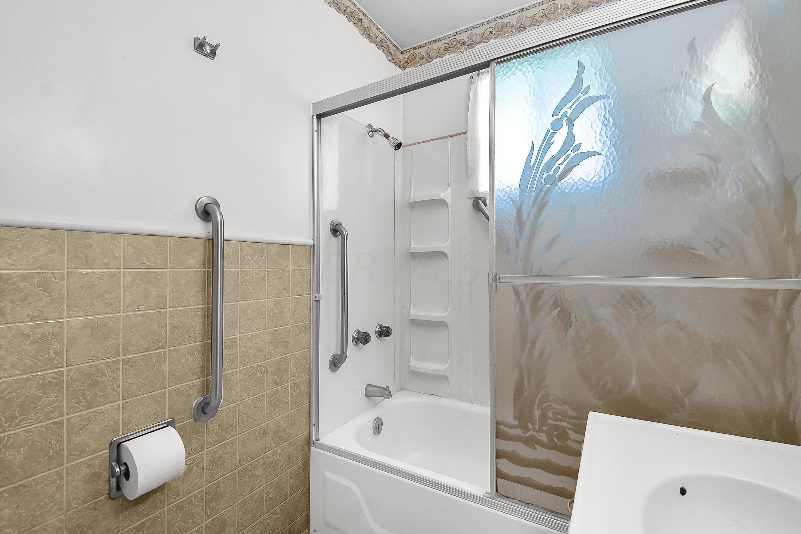 2655 Ashbury Road Columbus, OH 43231 - Photo 14 of 32 Gallery Image 14