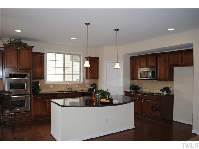 1009 Bianco Drive Raleigh, NC 27607 - Photo 2 of 12 Kitchen