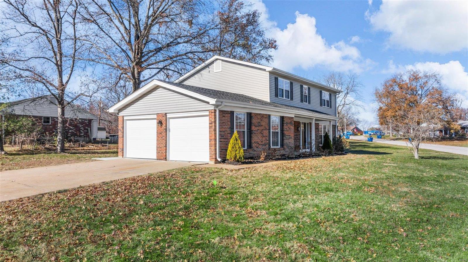 311 Breezeview Drive Ballwin, MO 63021 - Photo 3 of 48