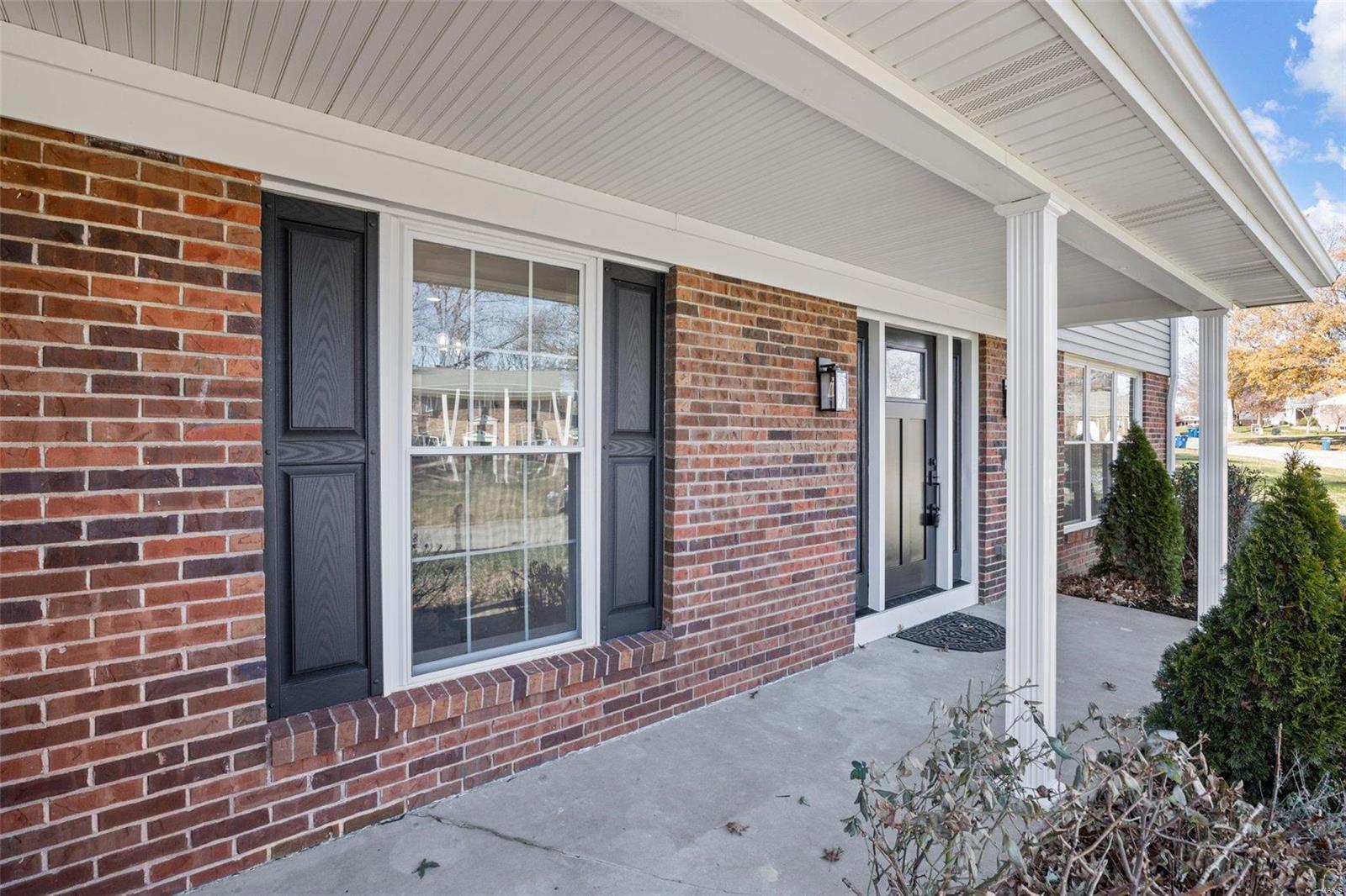311 Breezeview Drive Ballwin, MO 63021 - Photo 4 of 48