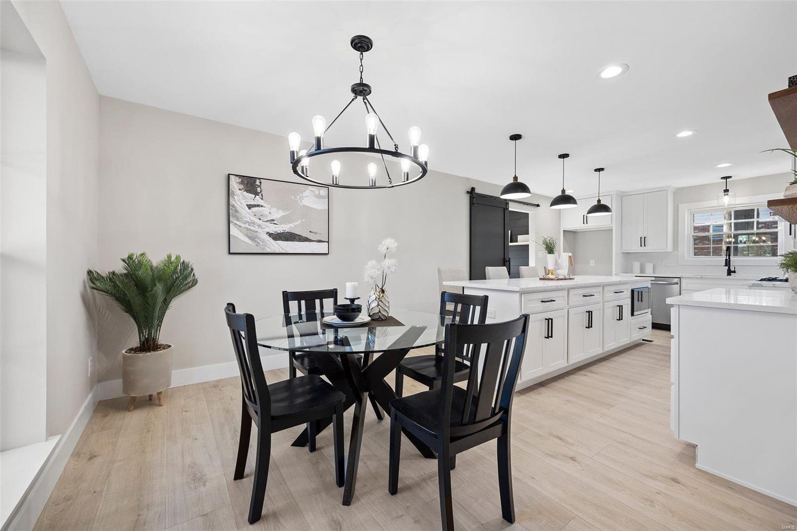 311 Breezeview Drive Ballwin, MO 63021 - Photo 6 of 48