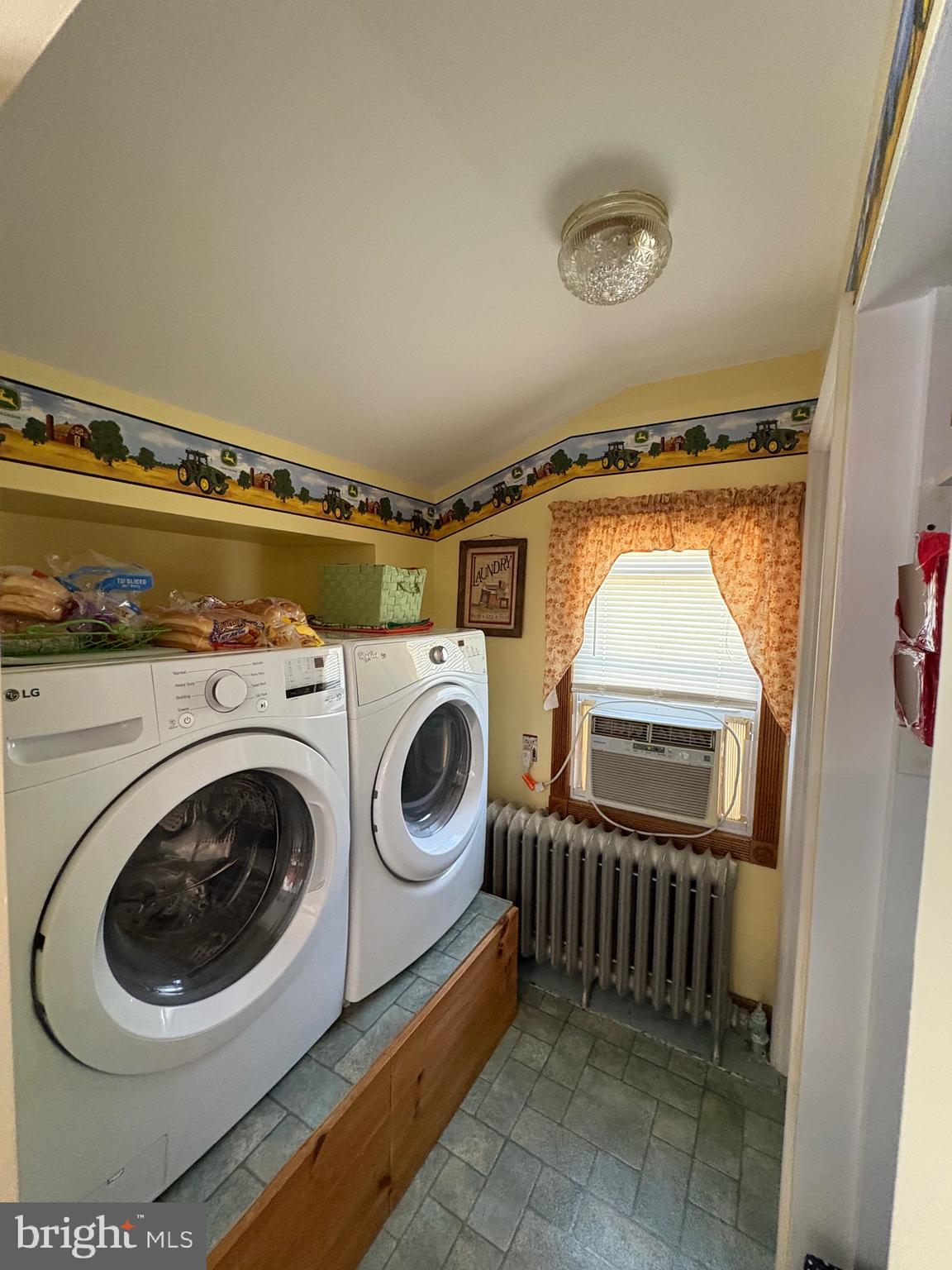 909 Main Street Salem, NJ 08079 - Photo 20 of 35 a utility room with dryer and washer