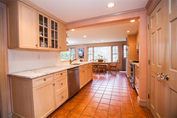 48 Sheridan Road Wellesley, MA 02481 - Photo 5 of 14 Gallery Image 5