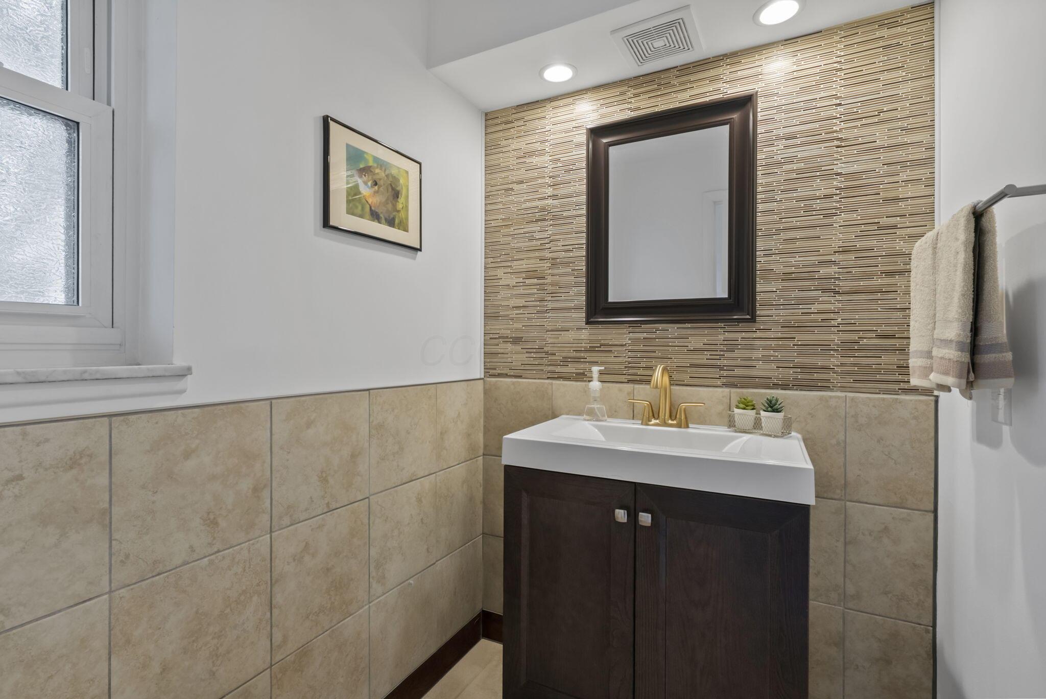 3170 Brandon Road Upper Arlington, OH 43221 - Photo 40 of 104 half bath