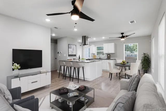 $1,800 | 322 Glamis Avenue, San Antonio, TX 78223