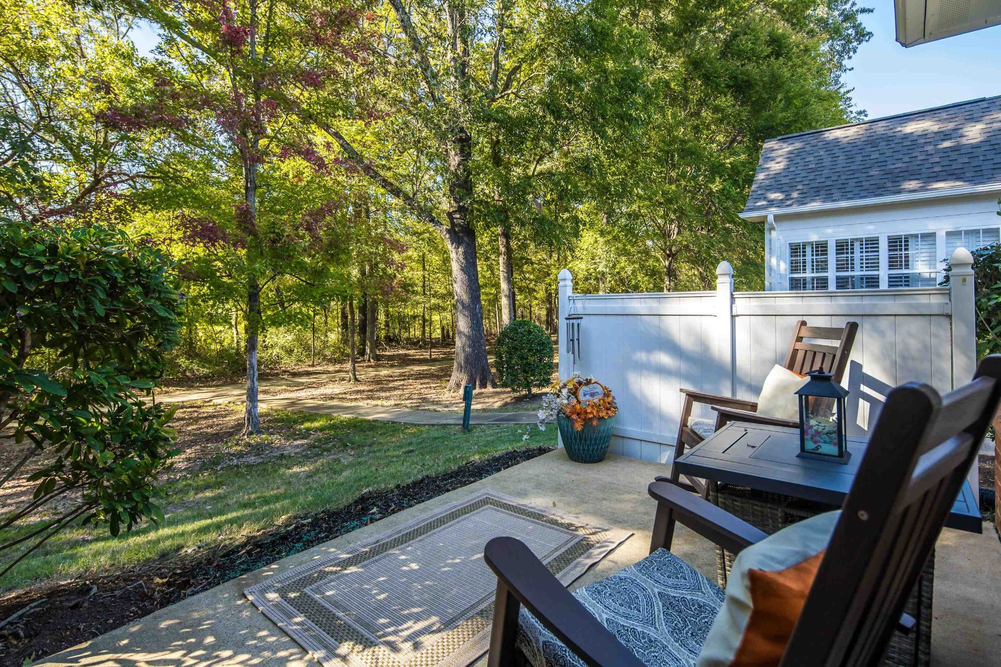 41 Peyton Ridge Drive, Unit 39 Collierville, TN 38017 - Photo 20 of 28 a view of a backyard with sitting area