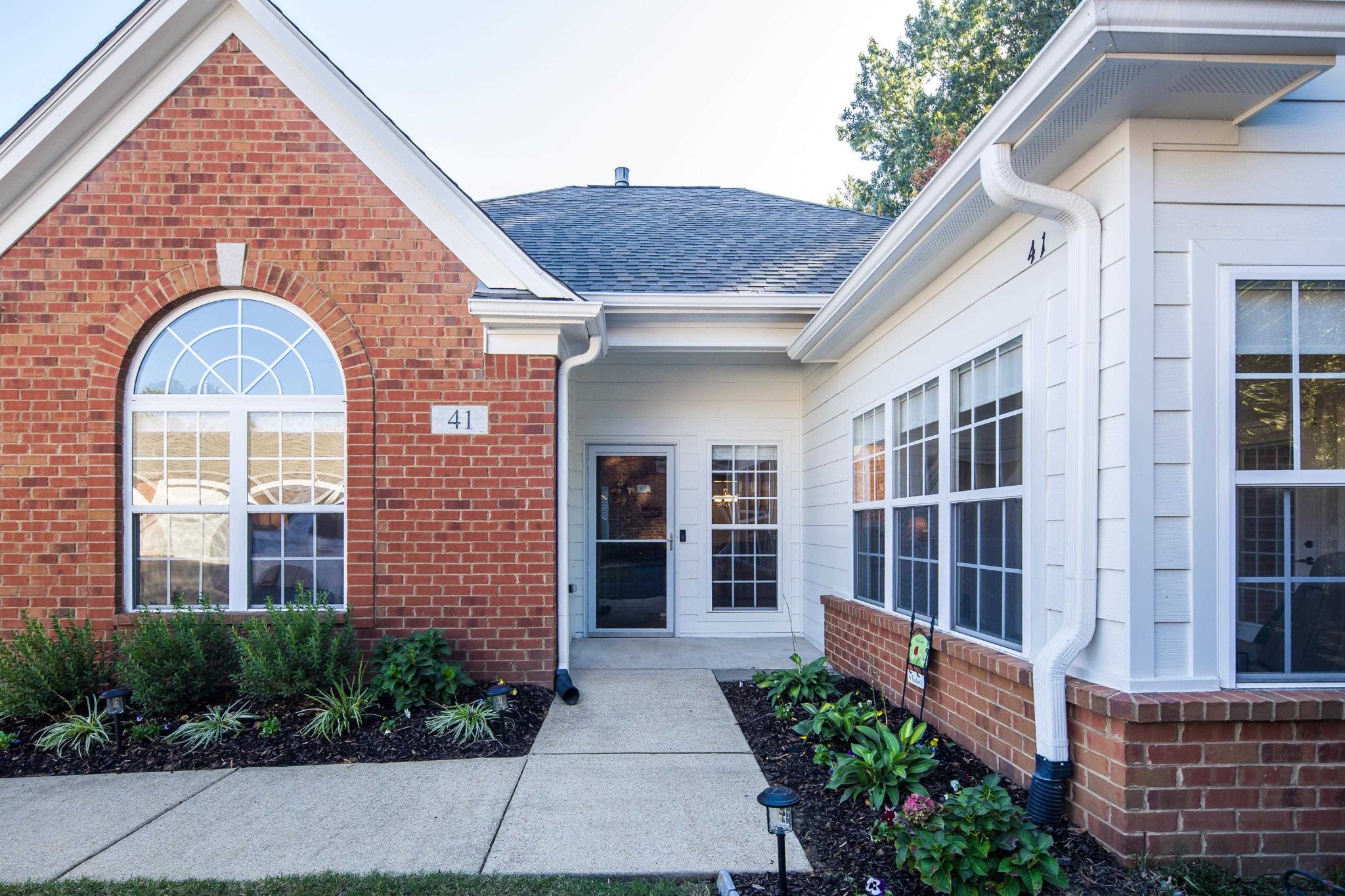 41 Peyton Ridge Drive, Unit 39 Collierville, TN 38017 - Photo 2 of 28 a front view of a house with a garden