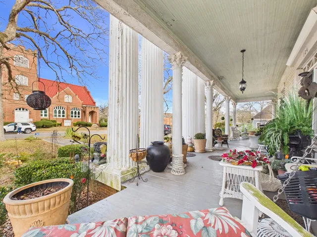 front view of house with a yard