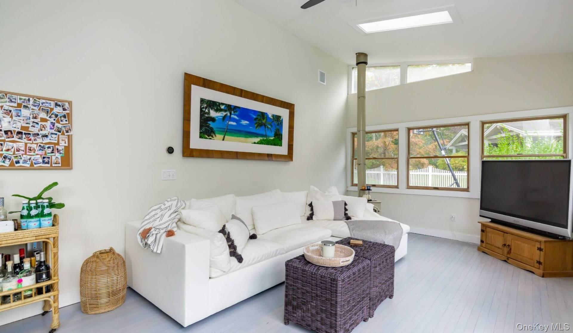 45 Sherwood Road Hampton Bays, NY 11946 - Photo 8 of 33