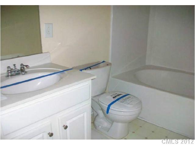 836 Raindrops Road Gastonia, NC 28054 - Photo 4 of 9