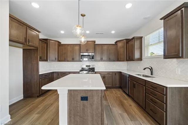 $399,900 | 2389 Robbins Perch W Court, Kernersville, NC 27284