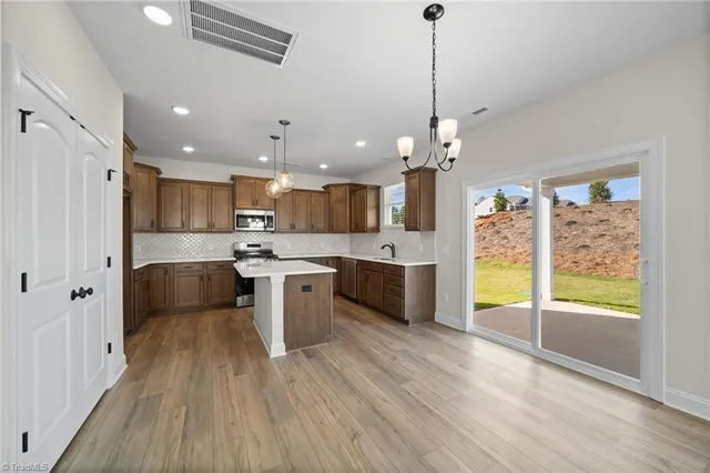 $399,900 | 2389 Robbins Perch W Court, Kernersville, NC 27284