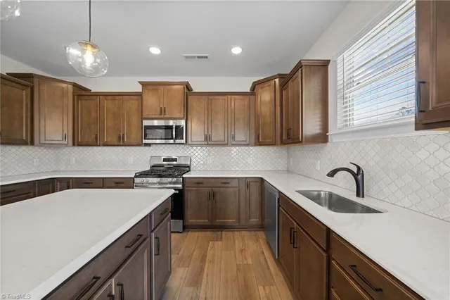 $399,900 | 2389 Robbins Perch W Court, Kernersville, NC 27284