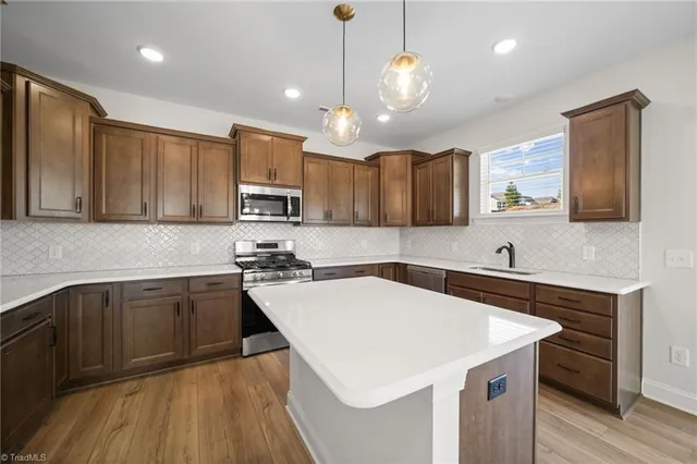 $399,900 | 2389 Robbins Perch W Court, Kernersville, NC 27284