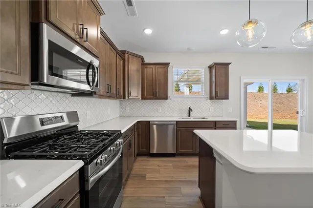 $399,900 | 2389 Robbins Perch W Court, Kernersville, NC 27284