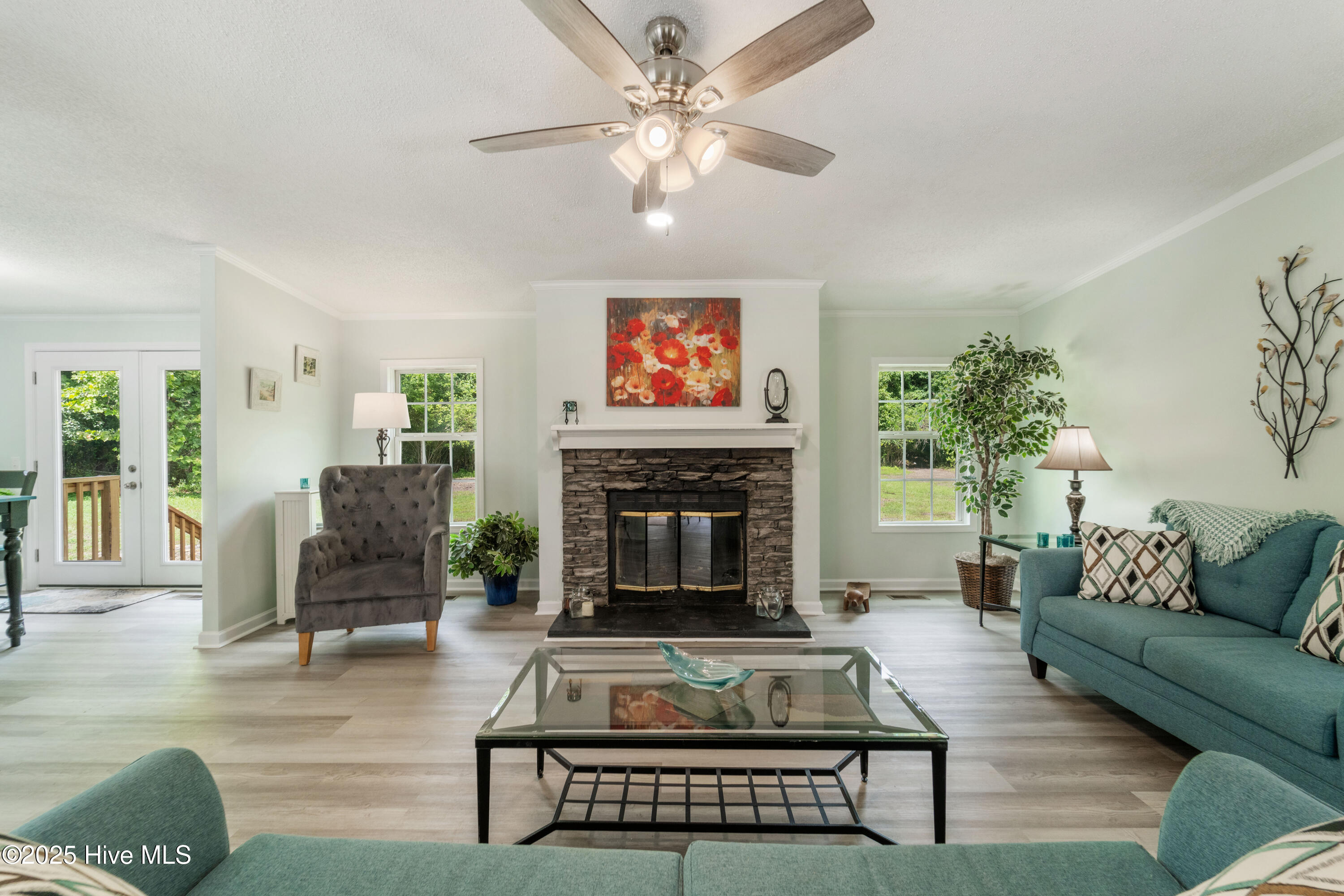 104 Liberty Road Watha, NC 28478 - Photo 17 of 28 Living Room