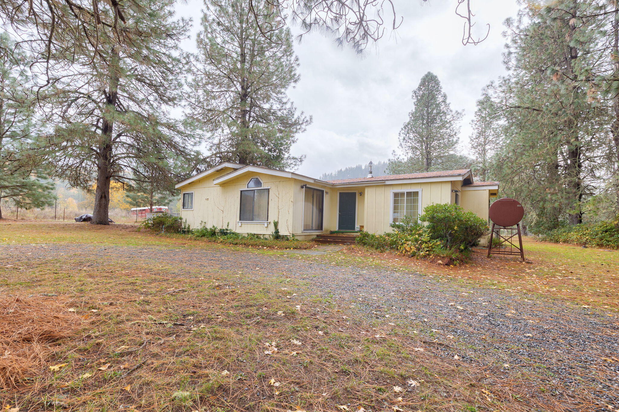 543 Hidden Valley Road Grants Pass, OR 97527 - Photo 28 of 40 27-web-or-mls-543-hidden-valley-rd