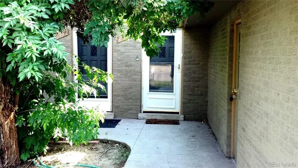 a view of house with backyard