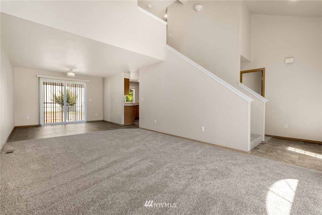 621 Rachael Place Kent, WA 98032 - Photo 3 of 15 Gallery Image 3