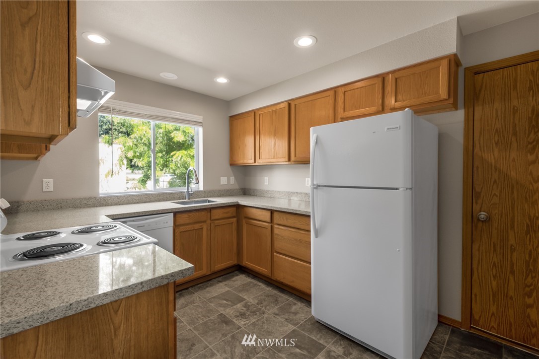 621 Rachael Place Kent, WA 98032 - Photo 4 of 15 Gallery Image 4