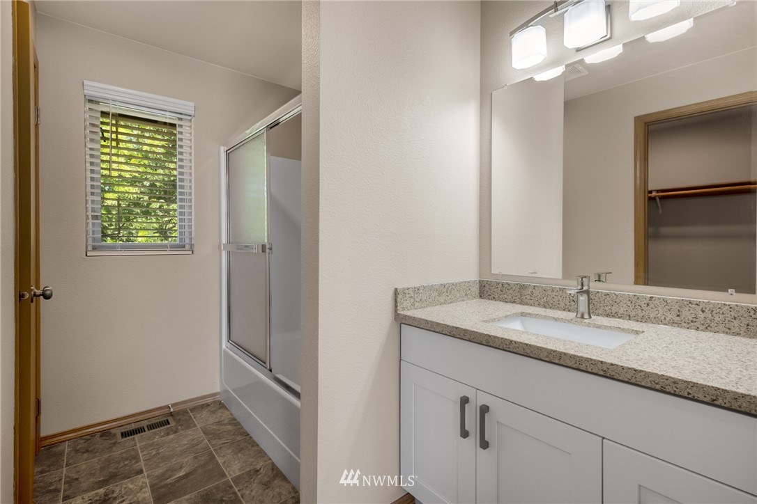 621 Rachael Place Kent, WA 98032 - Photo 9 of 15 Gallery Image 9