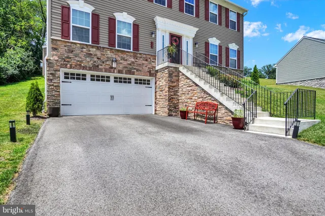 $532,900 | 568 Monocacy Trail, Spring Grove, PA 17362