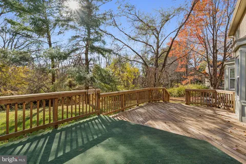 a view of a house with backyard and trees