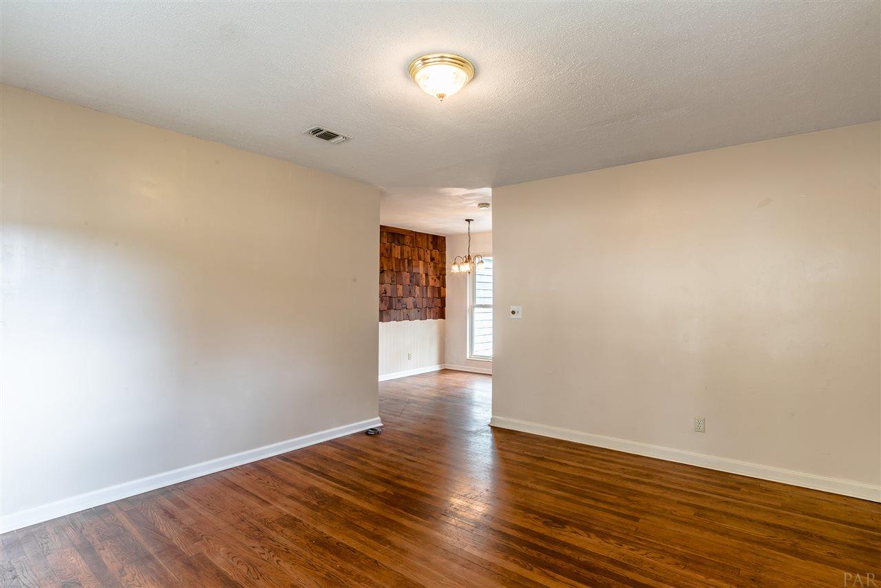 5124 Crestwood Road Pensacola, FL 32503 - Photo 3 of 23