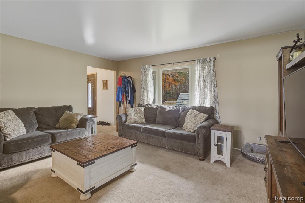 11033 Carr Road Davison, MI 48423 - Photo 7 of 37