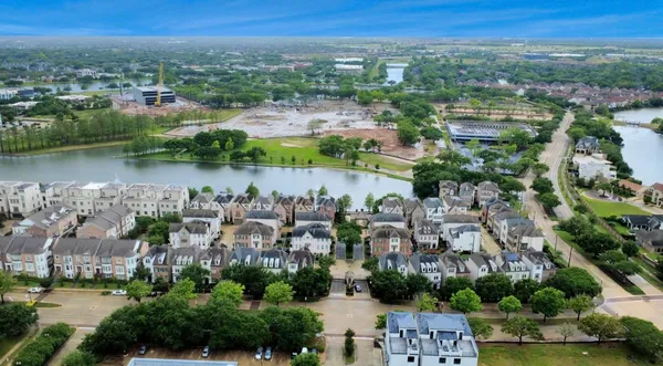 $3,800 | 15623 Broad Street, Sugar Land, TX 77478