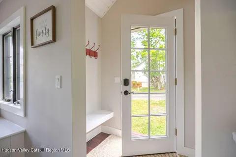 $1,295,000 | 4 Bobolink Road, Craryville, NY 12521